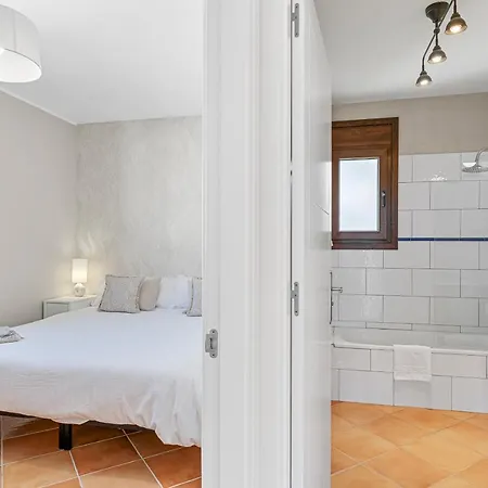 Villa Con Piscina Privada, Vistas Y Jardin *