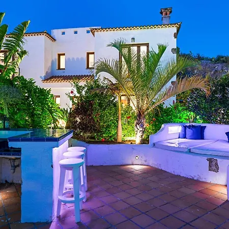 Villa Con Piscina Privada, Vistas Y Jardin