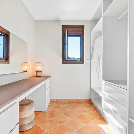 Con Piscina Privada, Vistas Y Jardin *